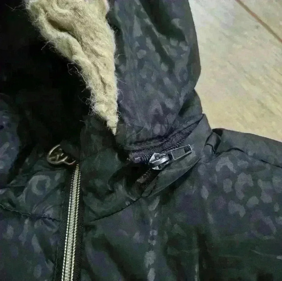 MICHAEL KORS girls  7/8 black and gold winter hooded jacket - Picture 6 of 16